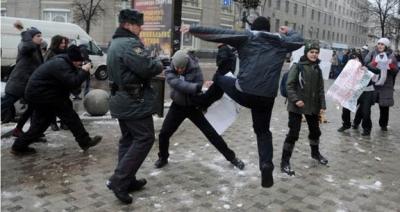 Counter protesters attack LGBT rights advocates peacefully demonstrating in Voronezh, Russia.Photo Credit: Article20.org