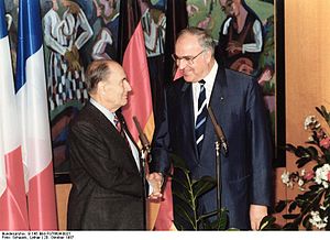 Mitterrand e Helmut Kohl nel 1987.
