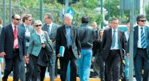 eccoli i 4 controllori europei....che passano al setaccio le finanze greche....oltre un folto stuolo di burocrati di Bruxelles....che tra poco prenderanno anche casa ad Atene!...e a settembre un'altra stretta alla cinta dei greci! BOB TRAA olandese SERVAZ DEROOUGE belga KLAUS MAZOUX tedesco ZOAO NINIO portoghese 